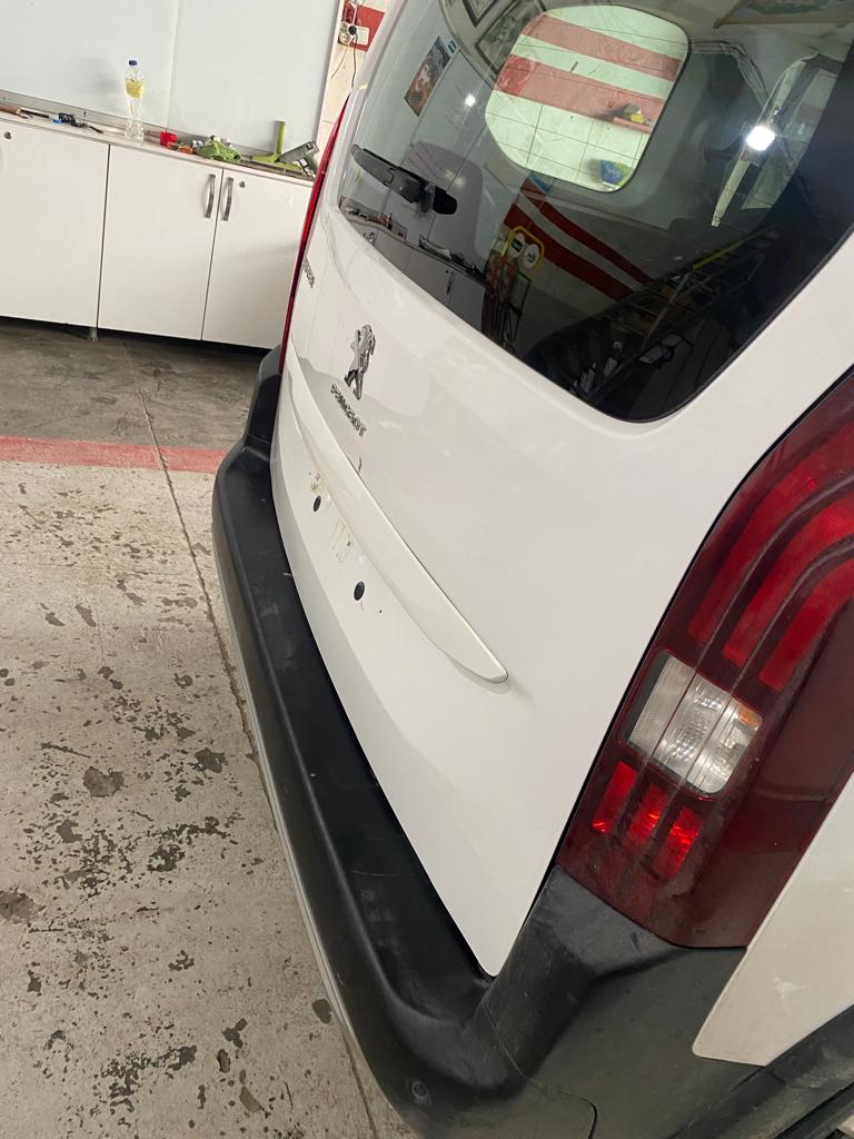 Peugeot kaporta hasarı onarımı sonrası - Profesyonel iş
